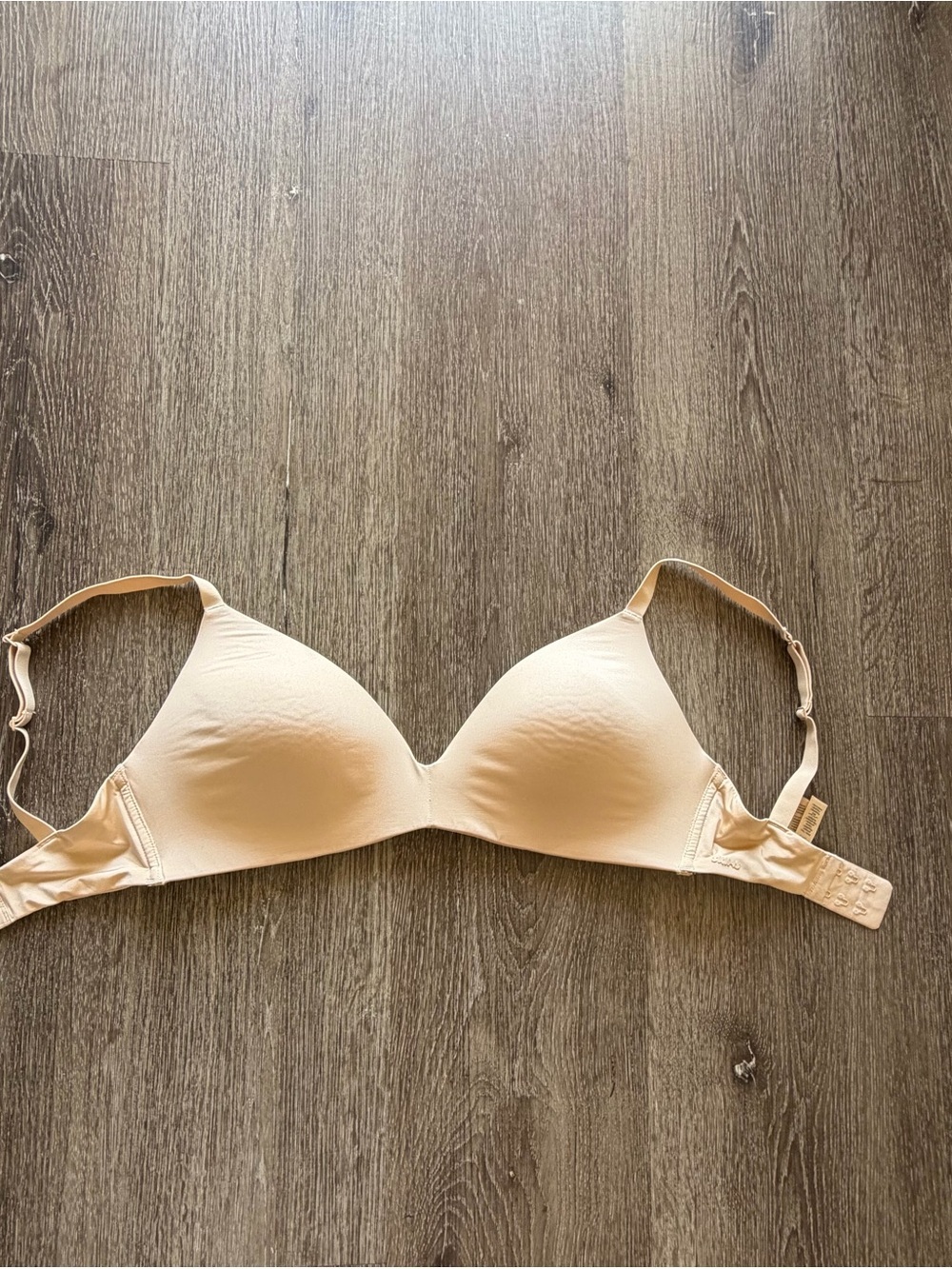 SKIMS Smooth Contour Bra in Nude Beige